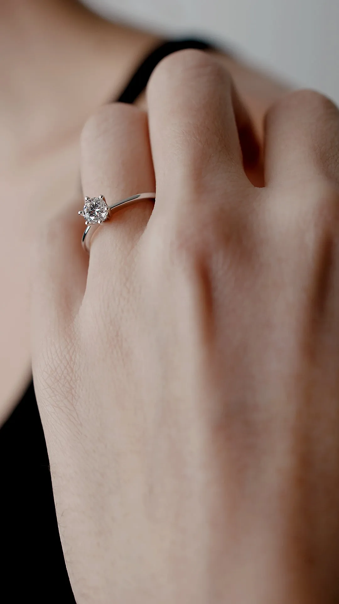 Gaia Ring 0.72ct 18K White Gold
