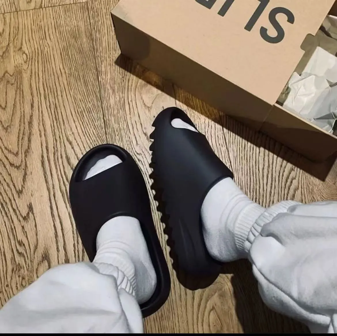 Lightweight cloud slides - Styles & comfort for Everyday Wear.