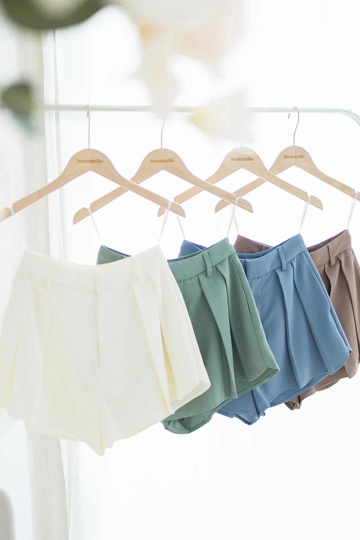 LUCERNE PLEATED SHORTS IN STEEL BLUE