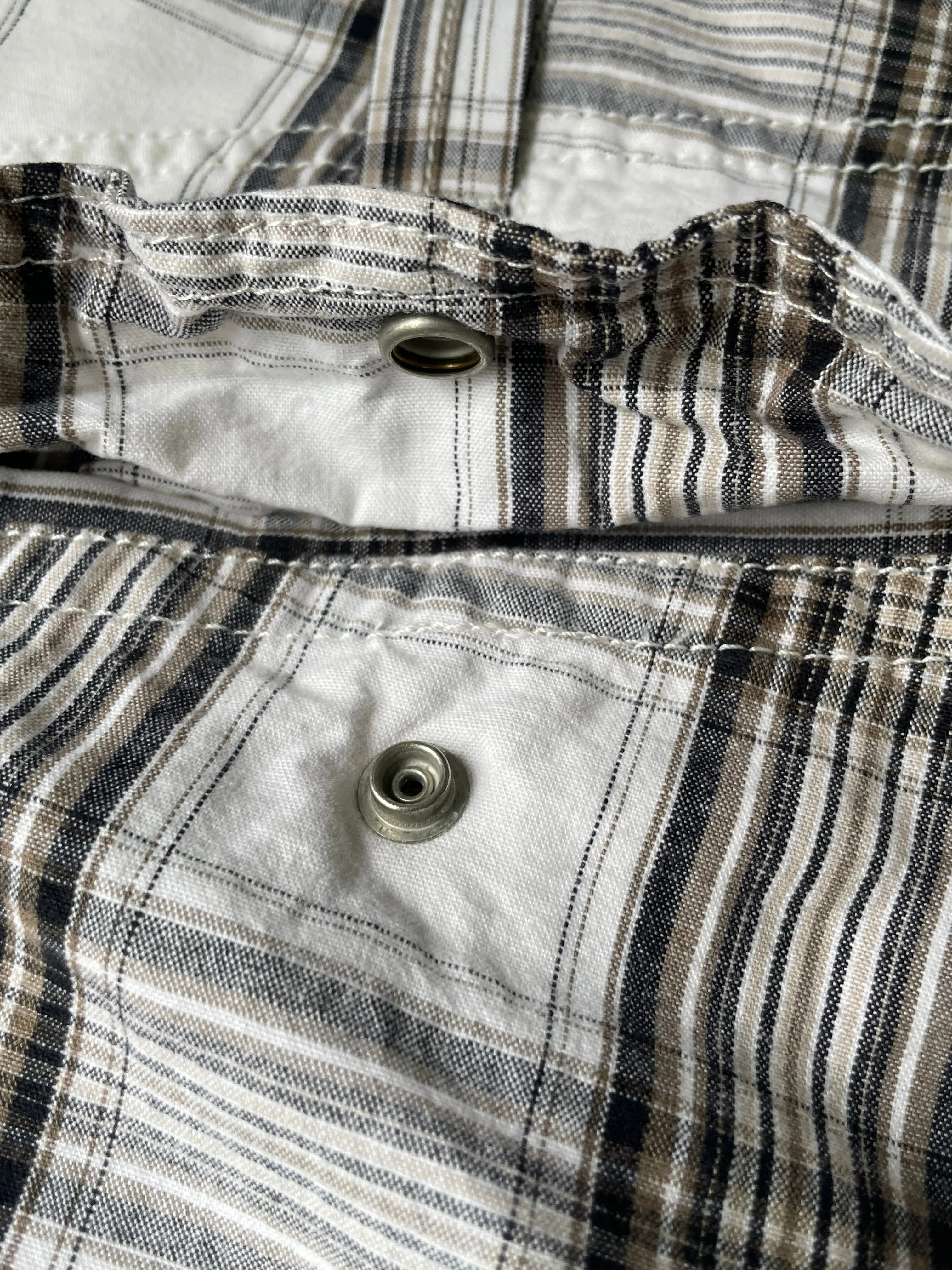 Mens 33” Waist Plaid Shorts LEVI’S Gray Black Tan Snap Pockets 100% Cotton