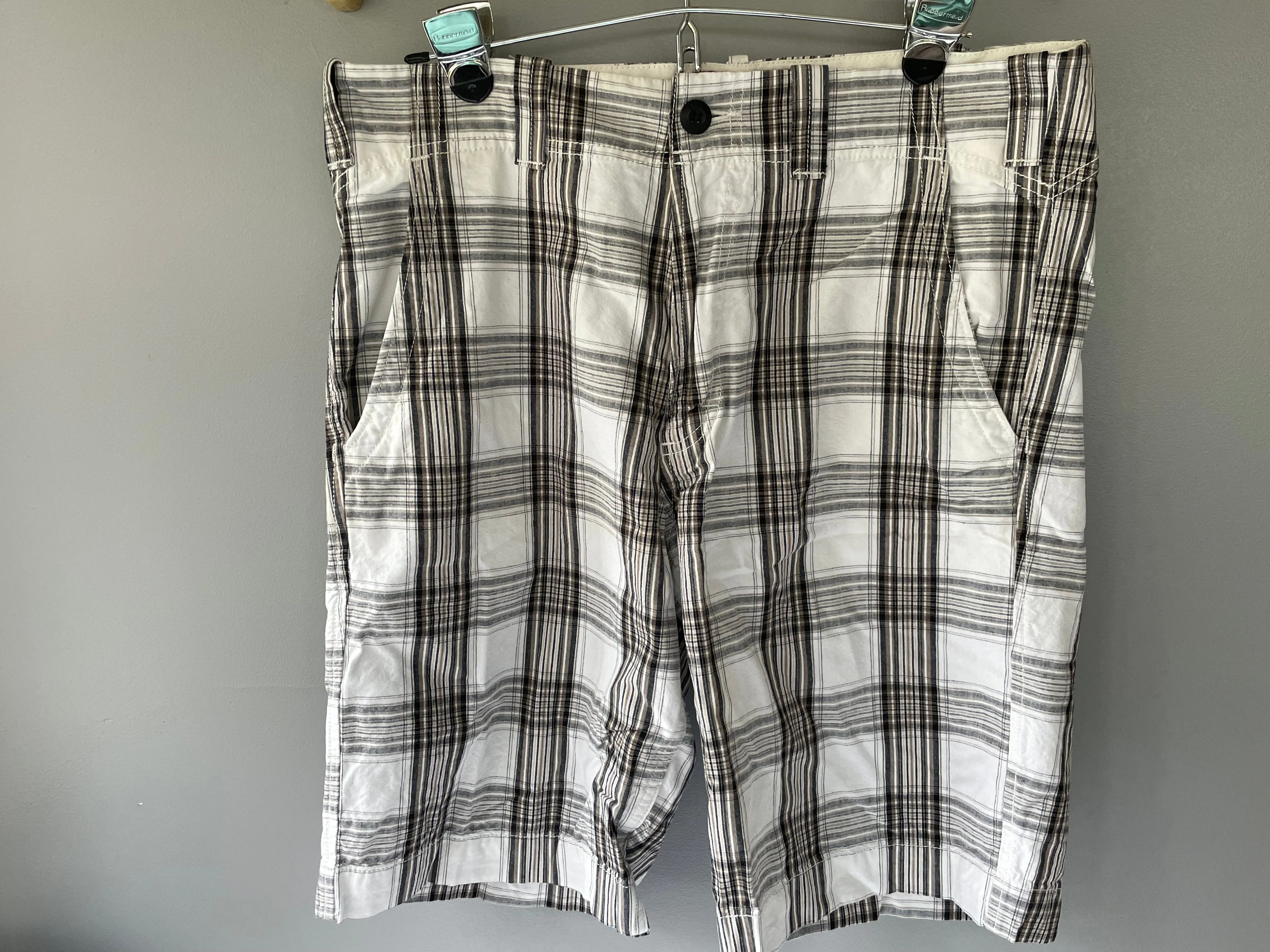 Mens 33” Waist Plaid Shorts LEVI’S Gray Black Tan Snap Pockets 100% Cotton
